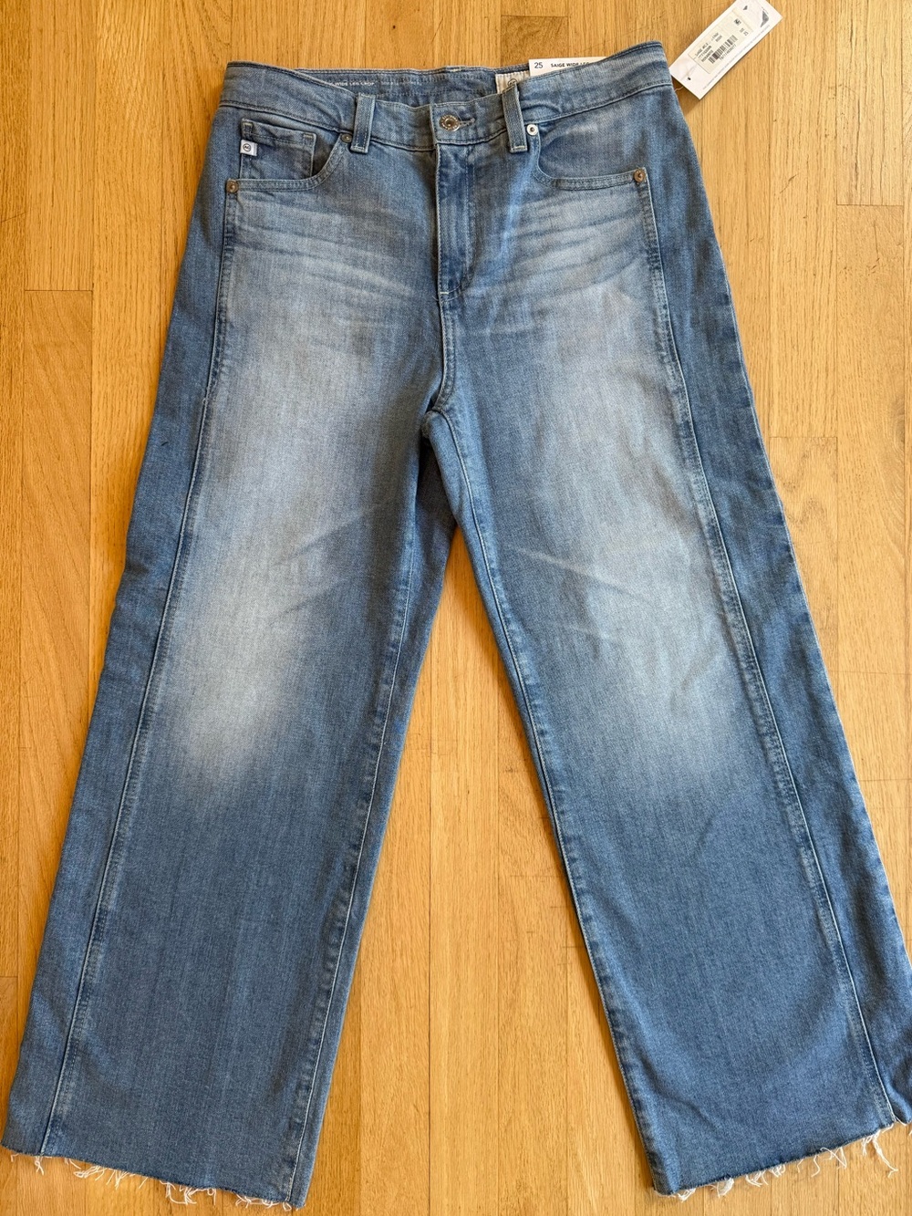 NWT: AG Adriano Goldschmied Saige Wide Leg Crop Mid Rise, Paneled, read notes**